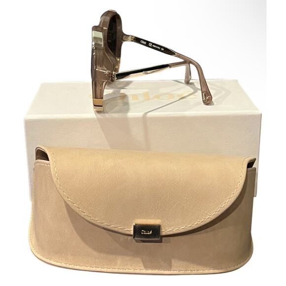 Chloé CE712S sunglasses feature a distinct brown and gold oversized round frame main image 12